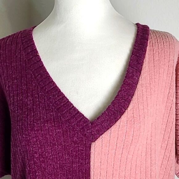 Entro Pink & Purple Colorblock Sweater, Short Sleeves,  V-neck,  Size Large - Picture 3 of 8